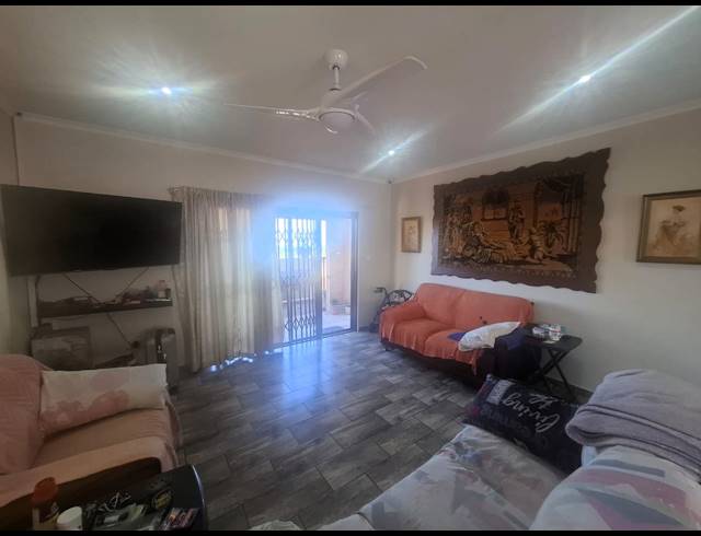 4 BEDROOM HOUSE FOR SALE IN MARGATE BEACH
